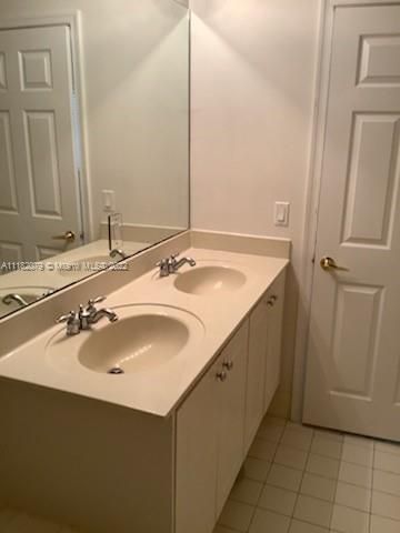 Recently Rented: $2,895 (3 beds, 2 baths, 1554 Square Feet)