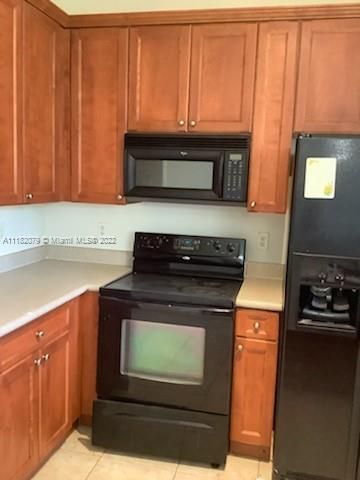 Recently Rented: $2,895 (3 beds, 2 baths, 1554 Square Feet)