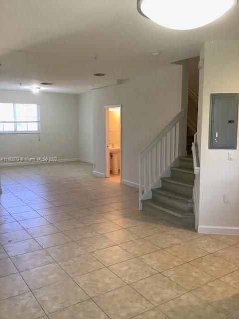 Recently Rented: $2,895 (3 beds, 2 baths, 1554 Square Feet)
