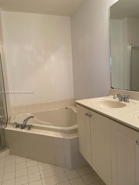 Recently Rented: $2,895 (3 beds, 2 baths, 1554 Square Feet)