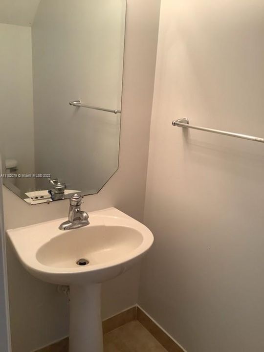 Recently Rented: $2,895 (3 beds, 2 baths, 1554 Square Feet)
