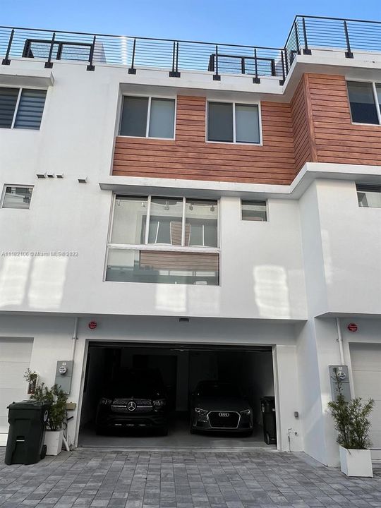 Vendido Recientemente: $1,350,000 (4 camas, 3 baños, 2277 Pies cuadrados)