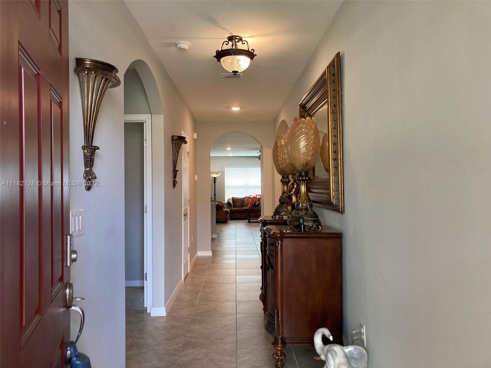 For Sale: $450,000 (4 beds, 2 baths, 1828 Square Feet)