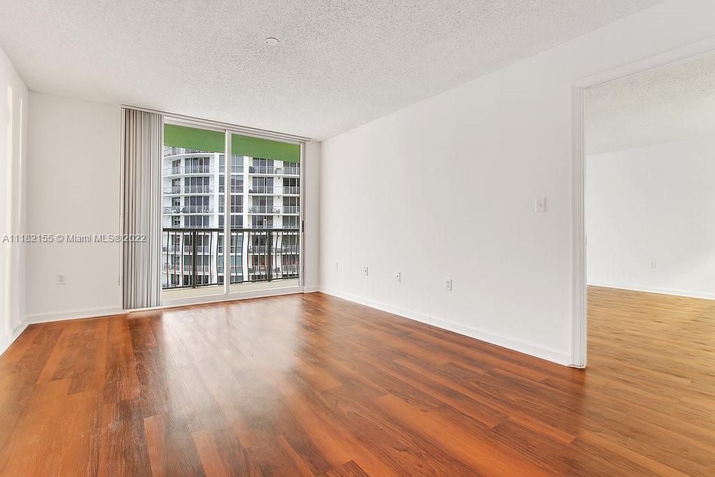 Recently Rented: $2,329 (1 beds, 1 baths, 842 Square Feet)