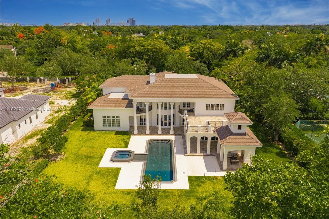 Recently Sold: $9,400,000 (5 beds, 7 baths, 9495 Square Feet)