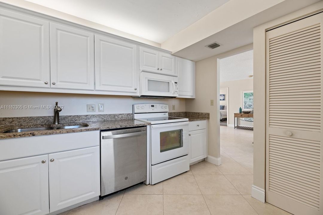 Recently Sold: $719,000 (2 beds, 2 baths, 1170 Square Feet)