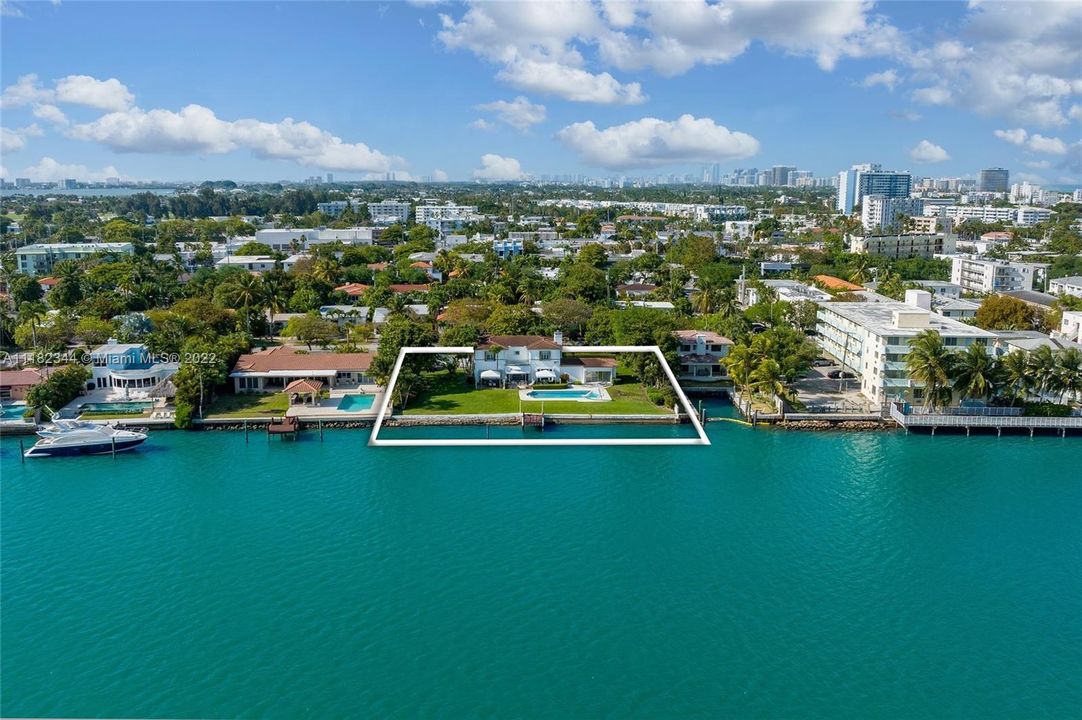 Recently Sold: $12,800,000 (5 beds, 4 baths, 4148 Square Feet)