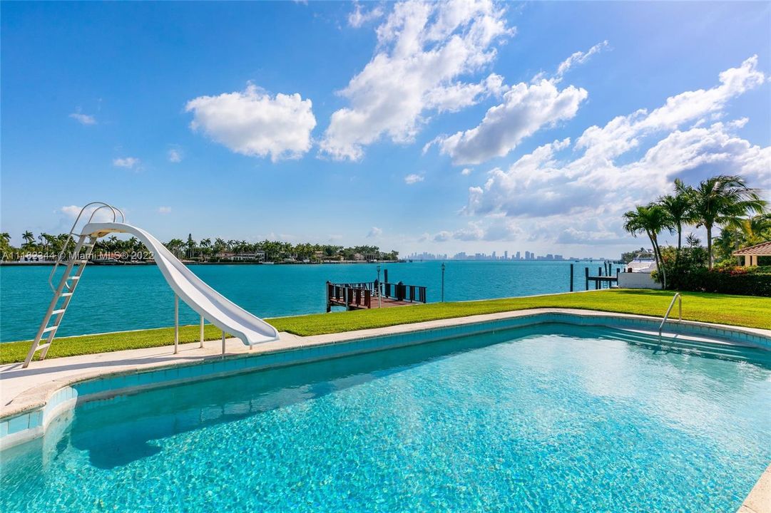 Recently Sold: $12,800,000 (5 beds, 4 baths, 4148 Square Feet)