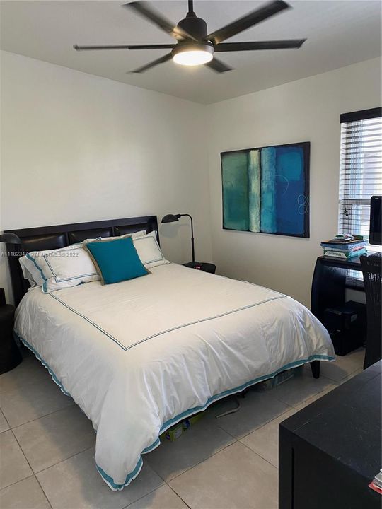 最近售出: $399,000 (2 贝兹, 2 浴室, 1000 平方英尺)