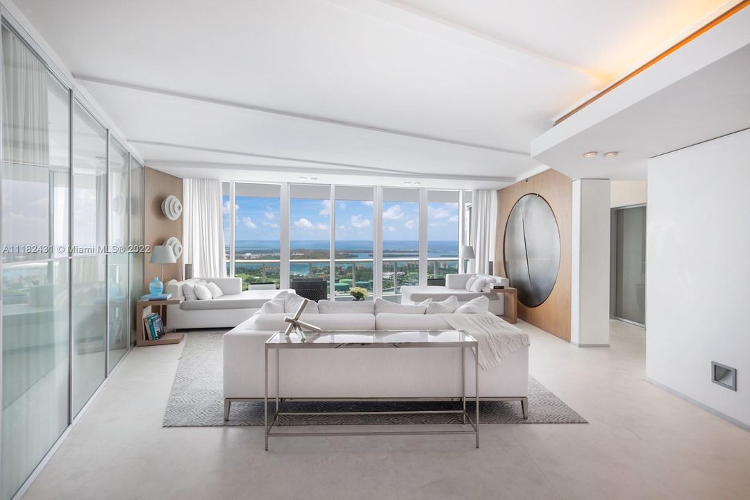Recently Sold: $5,500,000 (2 beds, 2 baths, 2618 Square Feet)