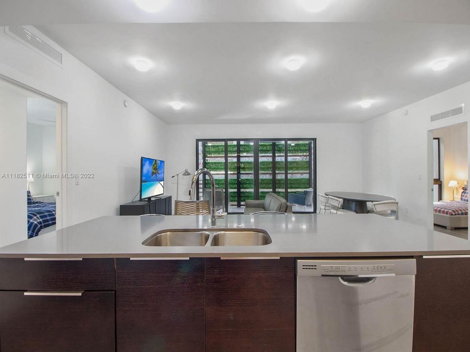 Recently Sold: $899,000 (2 beds, 2 baths, 1450 Square Feet)