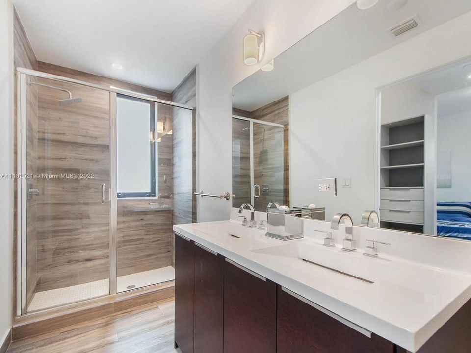 Recently Sold: $869,000 (2 beds, 2 baths, 1350 Square Feet)