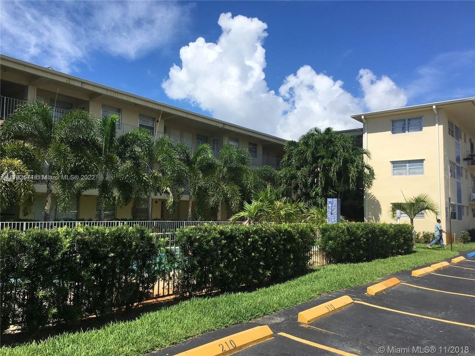 Recently Sold: $174,000 (1 beds, 1 baths, 658 Square Feet)