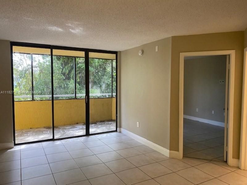 Recently Rented: $1,730 (2 beds, 1 baths, 828 Square Feet)