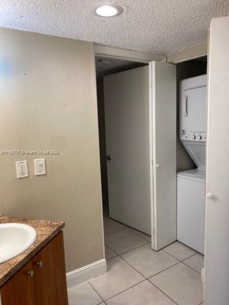 Recently Rented: $1,730 (2 beds, 1 baths, 828 Square Feet)