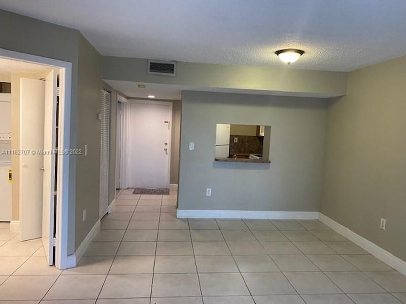 Recently Rented: $1,730 (2 beds, 1 baths, 828 Square Feet)