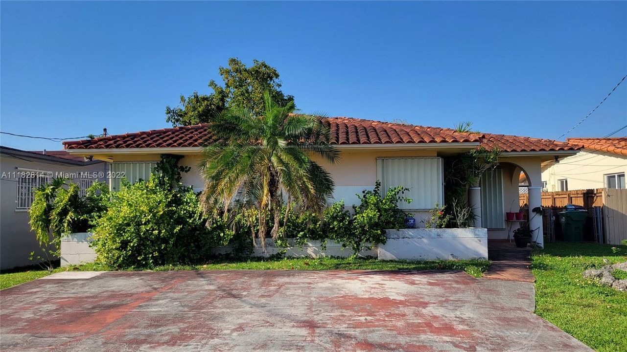 Recently Sold: $525,000 (3 beds, 2 baths, 1716 Square Feet)