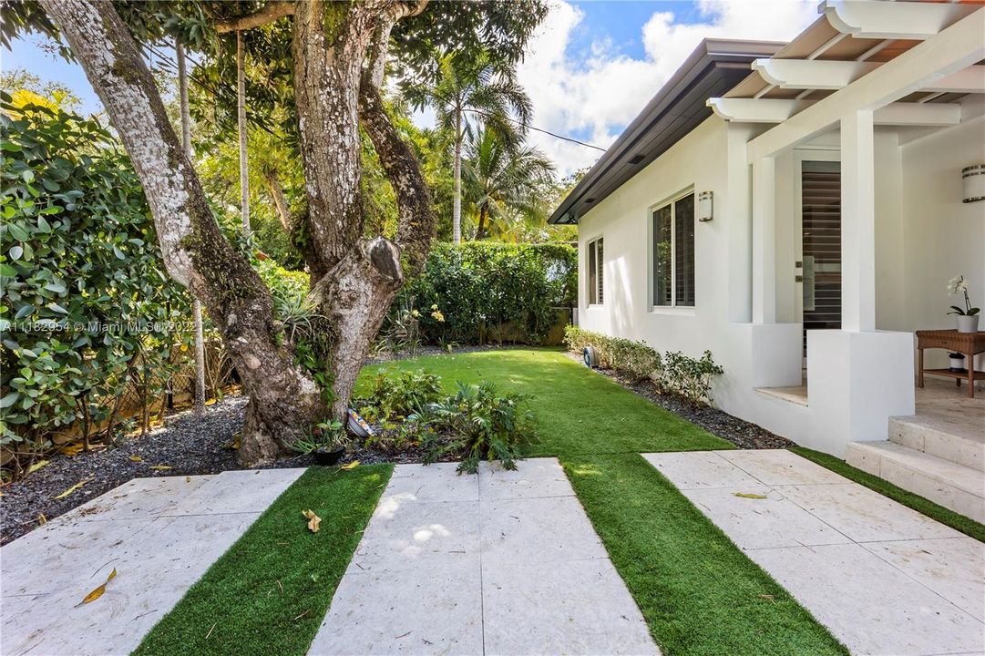 Recently Sold: $2,995,000 (4 beds, 3 baths, 2936 Square Feet)