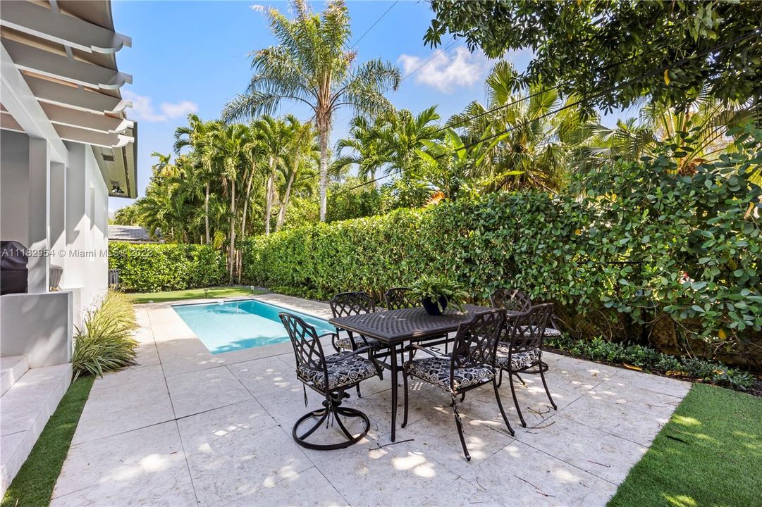 Recently Sold: $2,995,000 (4 beds, 3 baths, 2936 Square Feet)