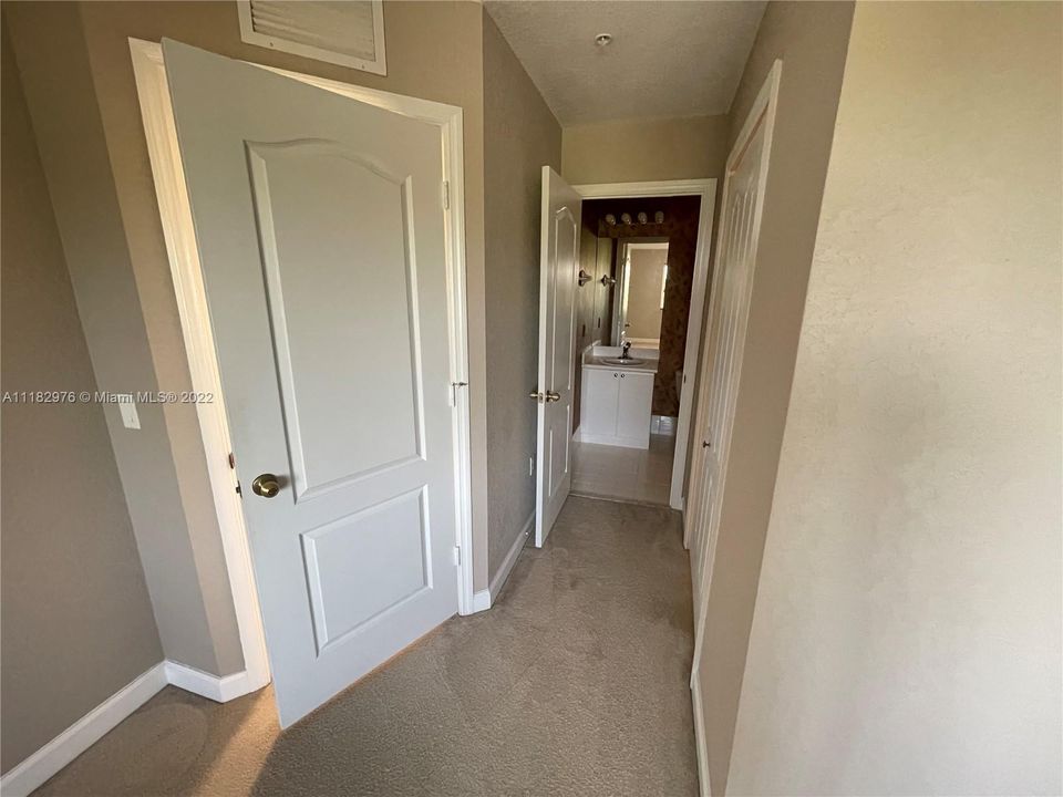 Recently Rented: $1,900 (2 beds, 2 baths, 1282 Square Feet)