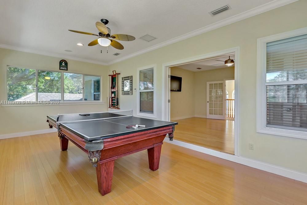 Recently Sold: $1,320,000 (5 beds, 4 baths, 4730 Square Feet)