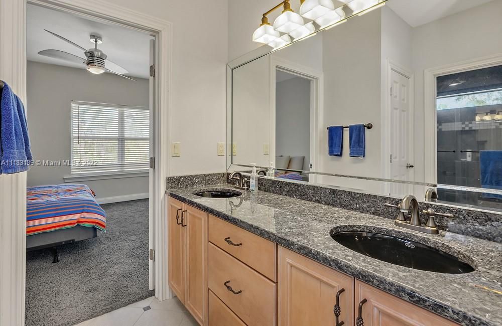 Recently Sold: $1,320,000 (5 beds, 4 baths, 4730 Square Feet)