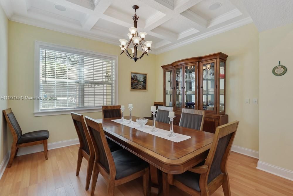 Recently Sold: $1,320,000 (5 beds, 4 baths, 4730 Square Feet)