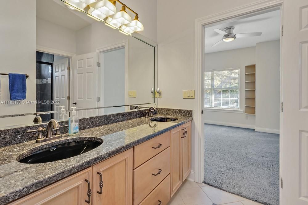 Recently Sold: $1,320,000 (5 beds, 4 baths, 4730 Square Feet)