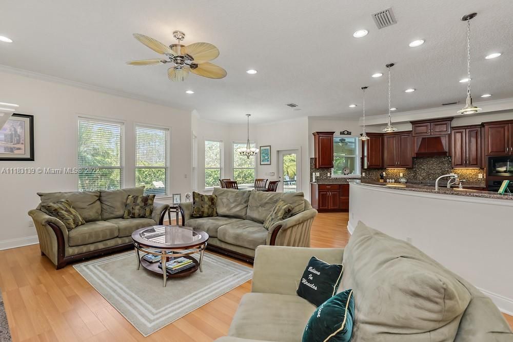 Recently Sold: $1,320,000 (5 beds, 4 baths, 4730 Square Feet)