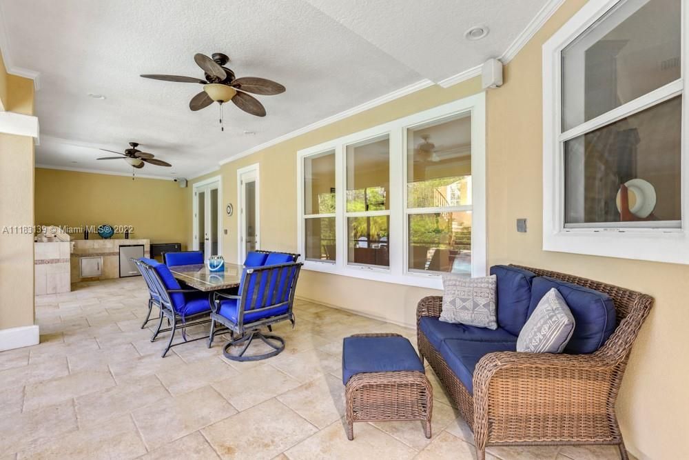 Recently Sold: $1,320,000 (5 beds, 4 baths, 4730 Square Feet)