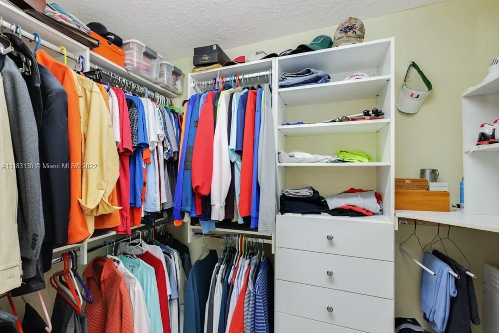 Recently Sold: $1,320,000 (5 beds, 4 baths, 4730 Square Feet)