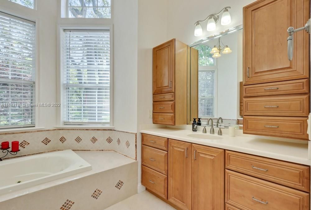 Recently Sold: $1,320,000 (5 beds, 4 baths, 4730 Square Feet)