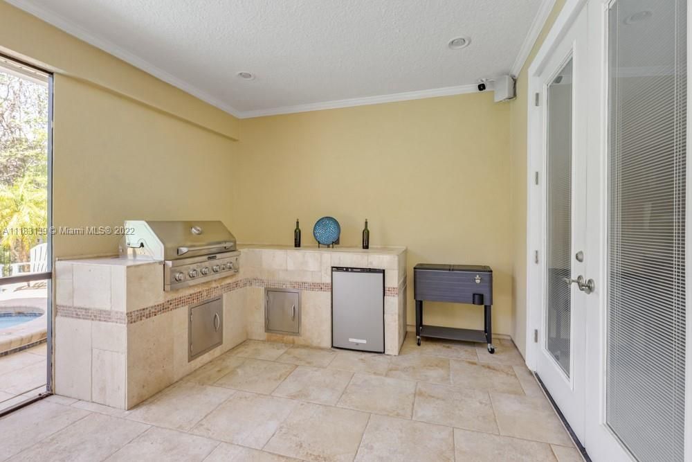 Recently Sold: $1,320,000 (5 beds, 4 baths, 4730 Square Feet)