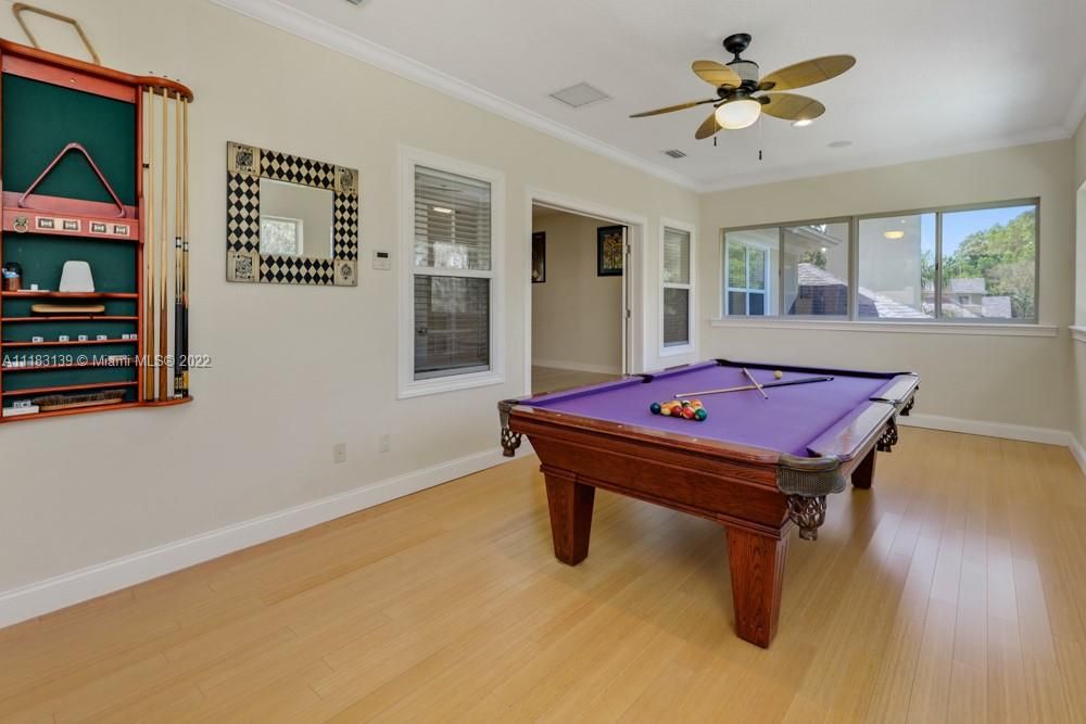 Recently Sold: $1,320,000 (5 beds, 4 baths, 4730 Square Feet)