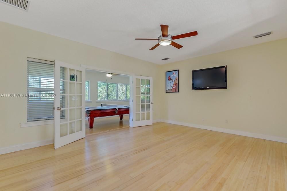 Recently Sold: $1,320,000 (5 beds, 4 baths, 4730 Square Feet)