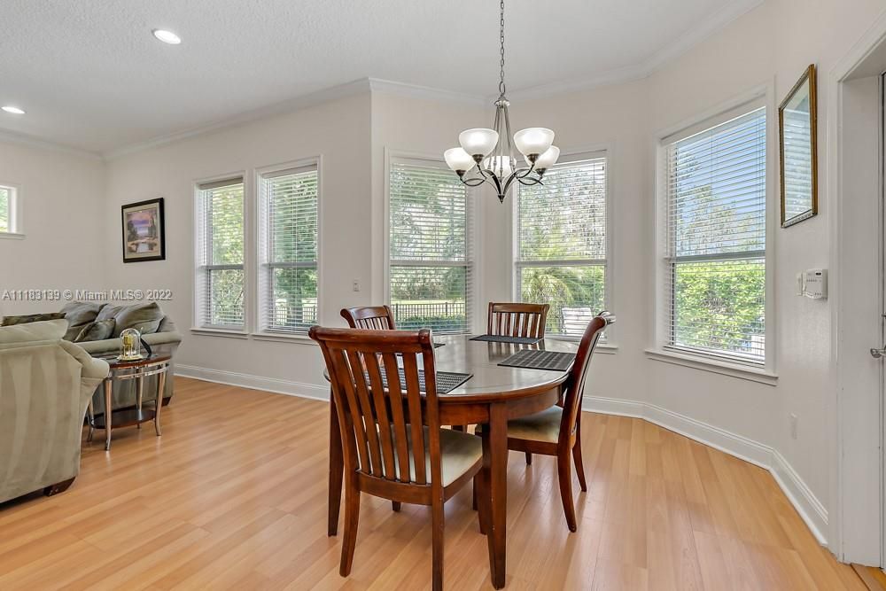 Recently Sold: $1,320,000 (5 beds, 4 baths, 4730 Square Feet)