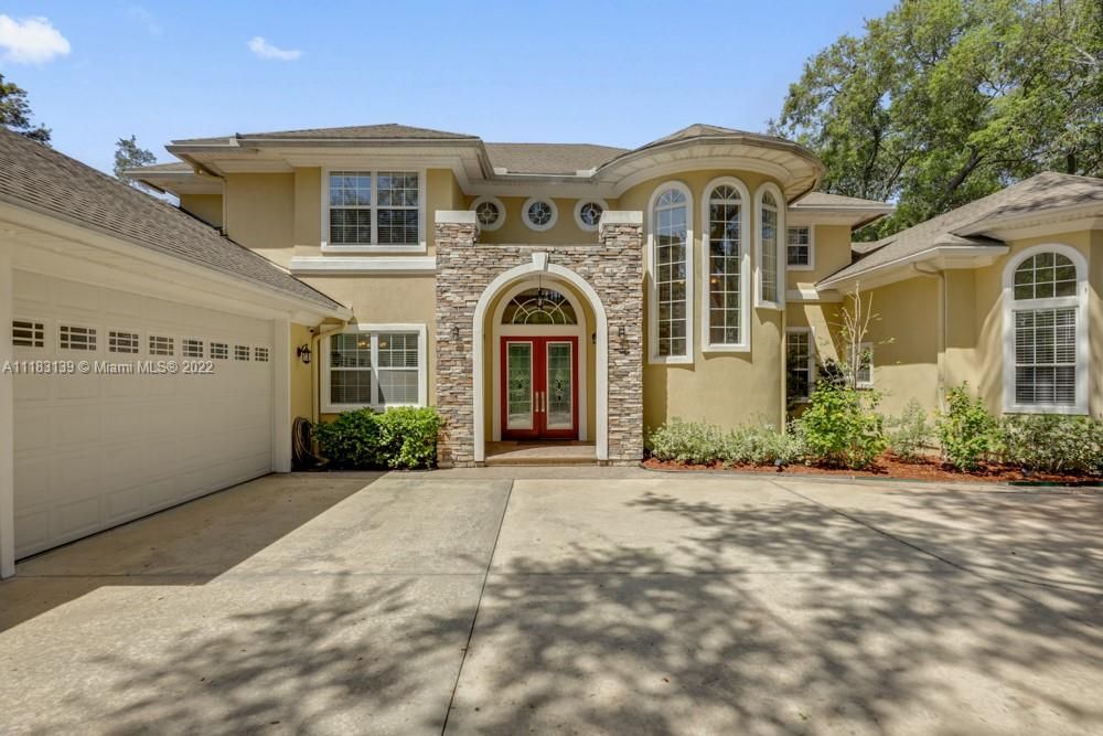 Recently Sold: $1,320,000 (5 beds, 4 baths, 4730 Square Feet)