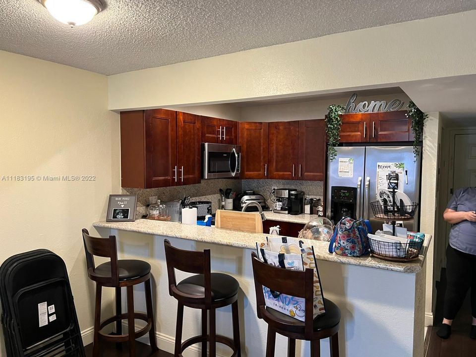 Recently Rented: $1,750 (2 beds, 1 baths, 834 Square Feet)