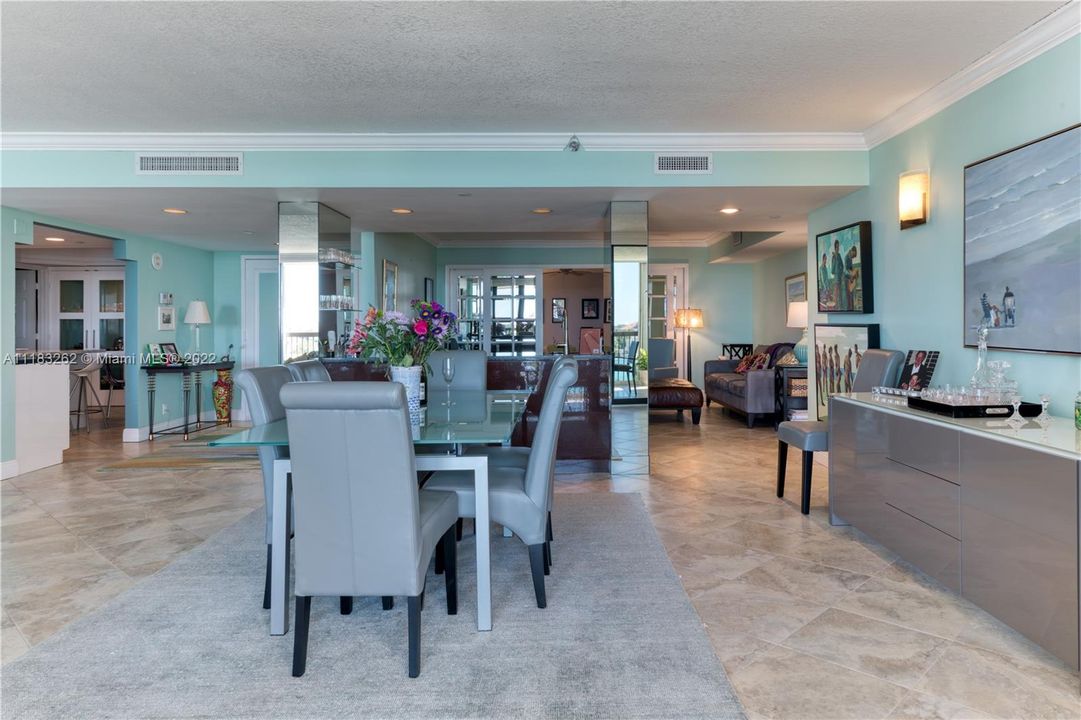 Recently Sold: $2,695,000 (3 beds, 2 baths, 3025 Square Feet)