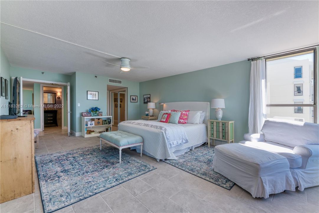 Recently Sold: $2,695,000 (3 beds, 2 baths, 3025 Square Feet)