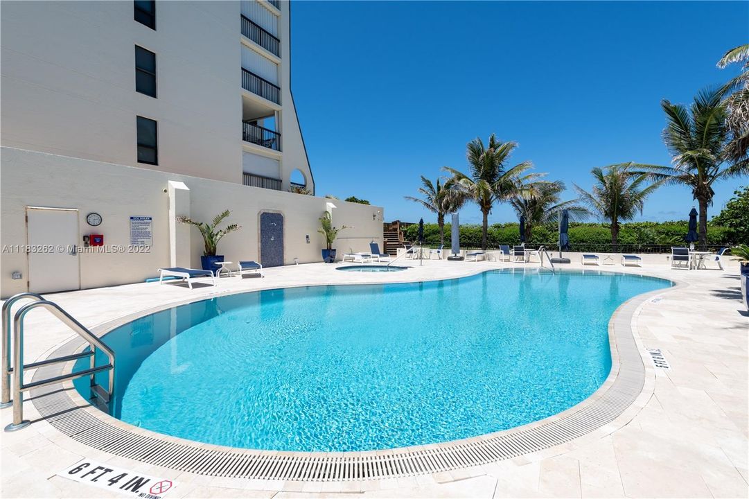 Heated pool and Jacuzzi