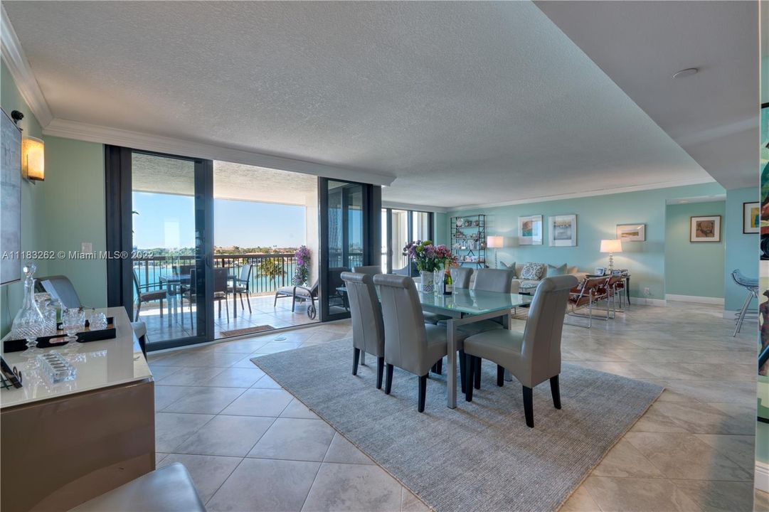 Recently Sold: $2,695,000 (3 beds, 2 baths, 3025 Square Feet)