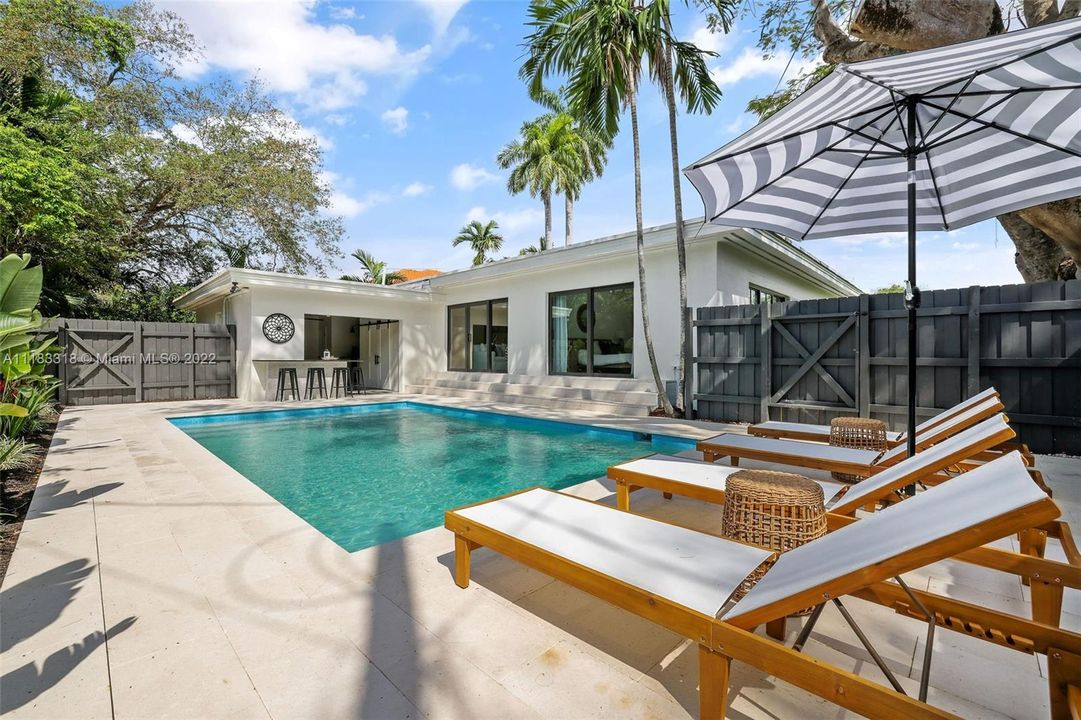 Recently Sold: $2,395,000 (4 beds, 3 baths, 2757 Square Feet)