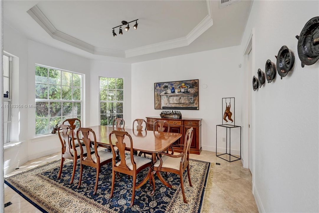 Recently Sold: $2,900,000 (5 beds, 4 baths, 4138 Square Feet)