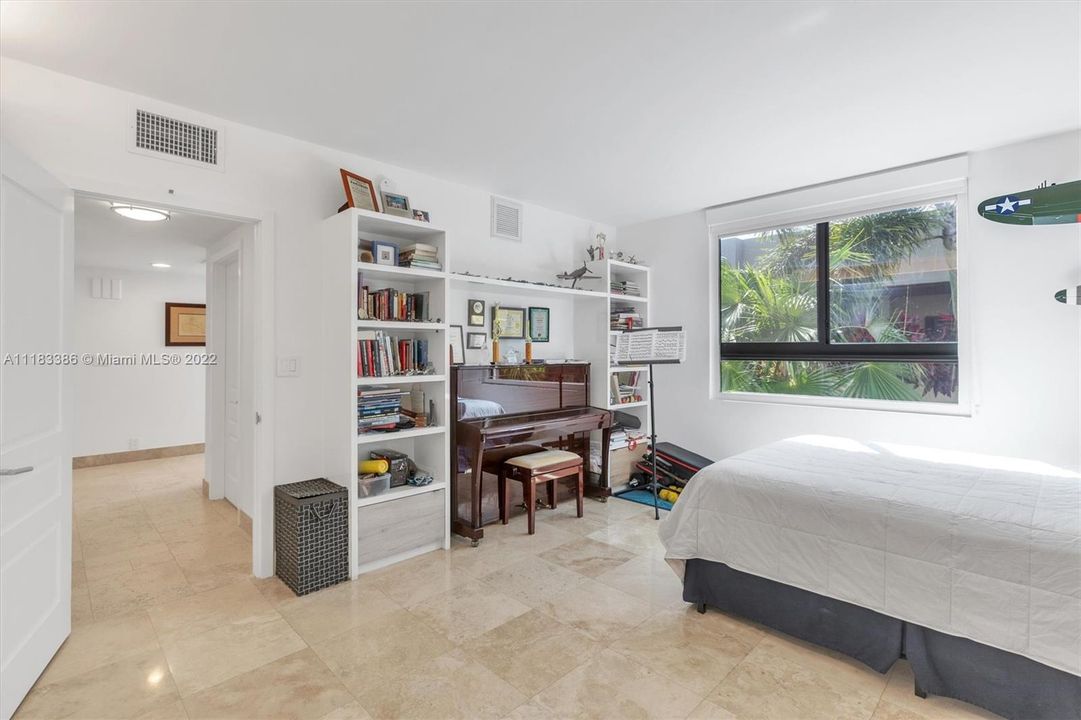 Recently Sold: $1,425,000 (3 beds, 2 baths, 1600 Square Feet)