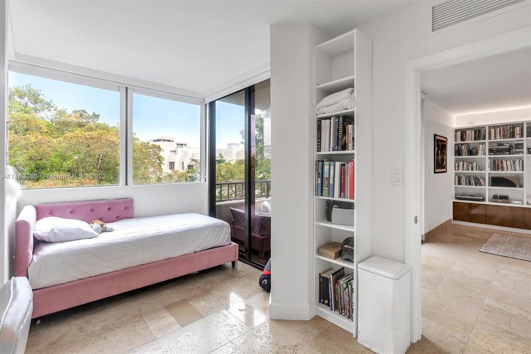 Recently Sold: $1,425,000 (3 beds, 2 baths, 1600 Square Feet)