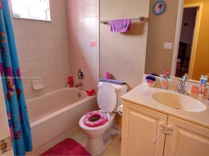 Vendido Recientemente: $230,000 (2 camas, 2 baños, 0 Pies cuadrados)