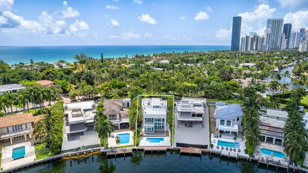 Recently Sold: $8,890,000 (6 beds, 6 baths, 5151 Square Feet)