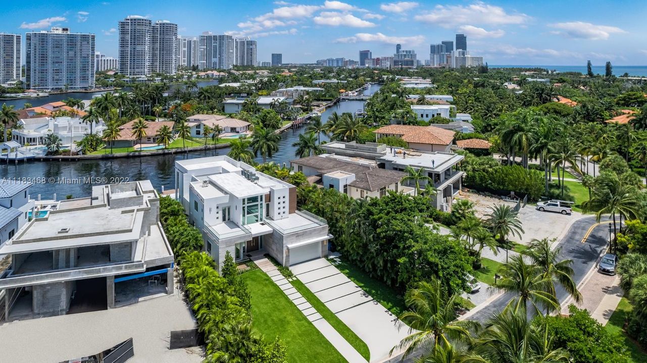 Recently Sold: $8,890,000 (6 beds, 6 baths, 5151 Square Feet)