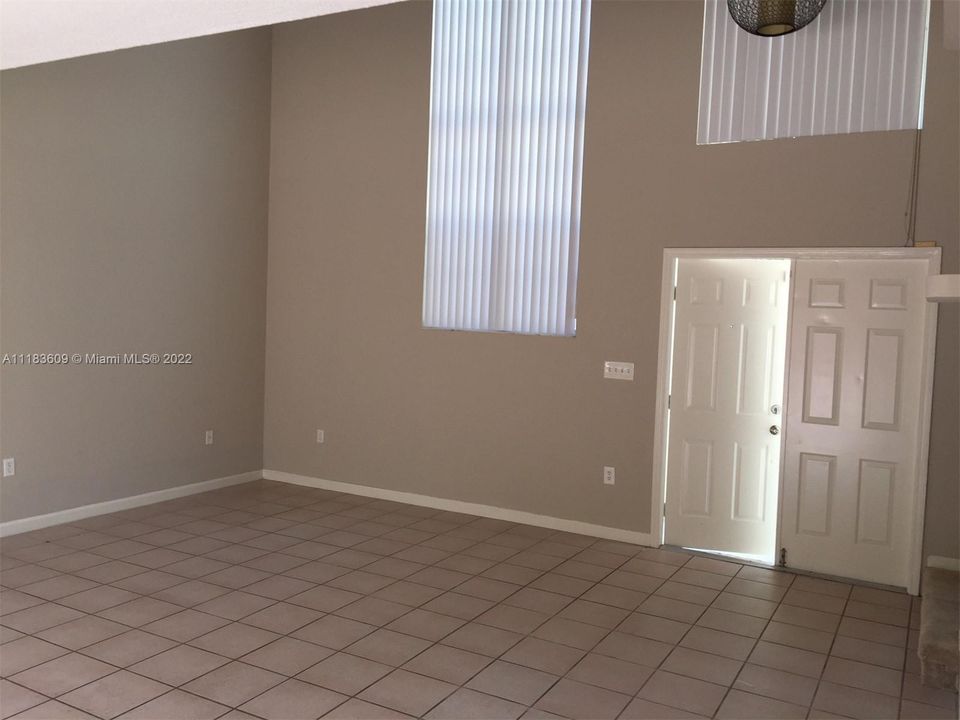 Recently Rented: $3,500 (3 beds, 2 baths, 2190 Square Feet)